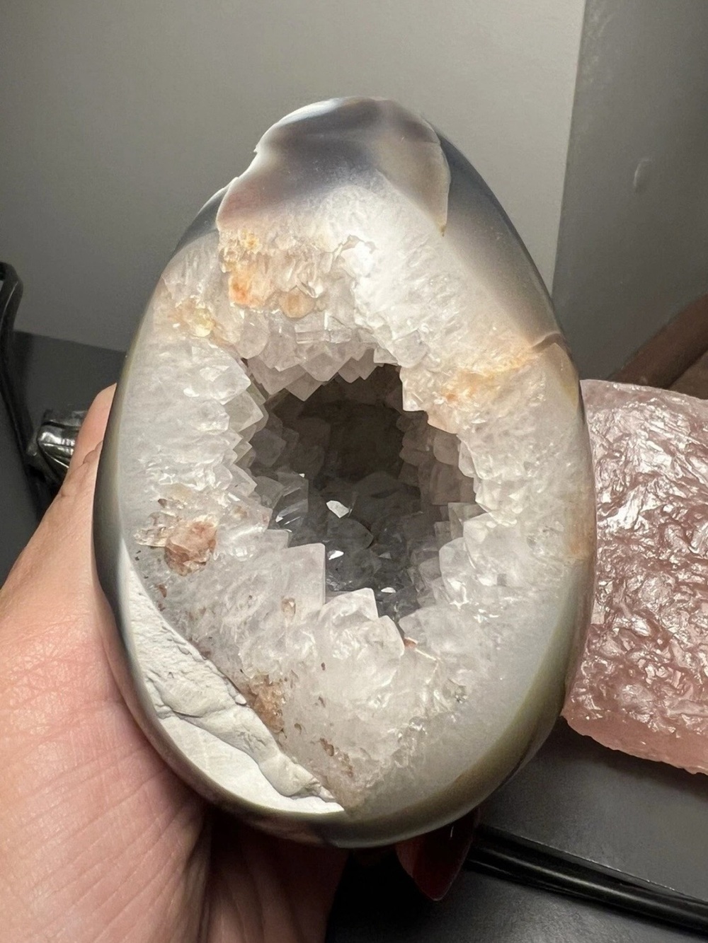 Natural White & Gray Agate Geode Crystal (1.7 lbs, 4.5”) Décor & Healing Stone
